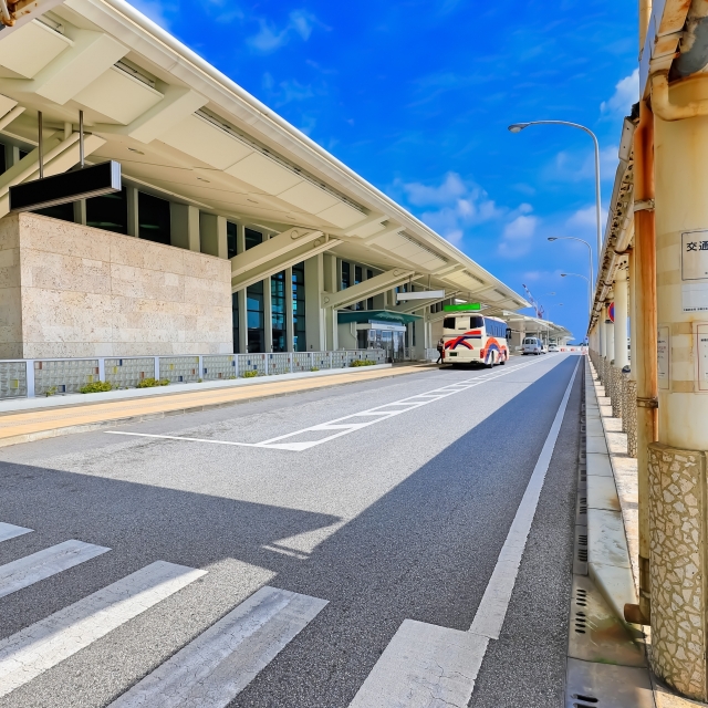 那覇空港ではレンタカーの空港受け渡しが禁止！会社の選び方やコツを紹介のバナー画像