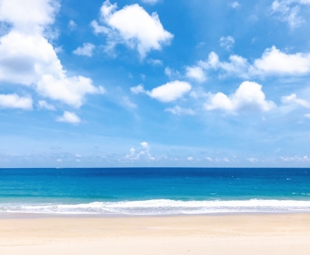 沖縄の海水浴ベストシーズンはいつ?泳げる時期・水温・台風リスクを徹底解説のバナー画像